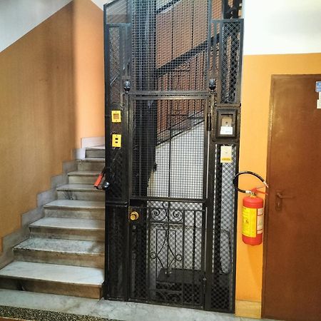 Red Roses Domus Rome Apartment Exterior photo